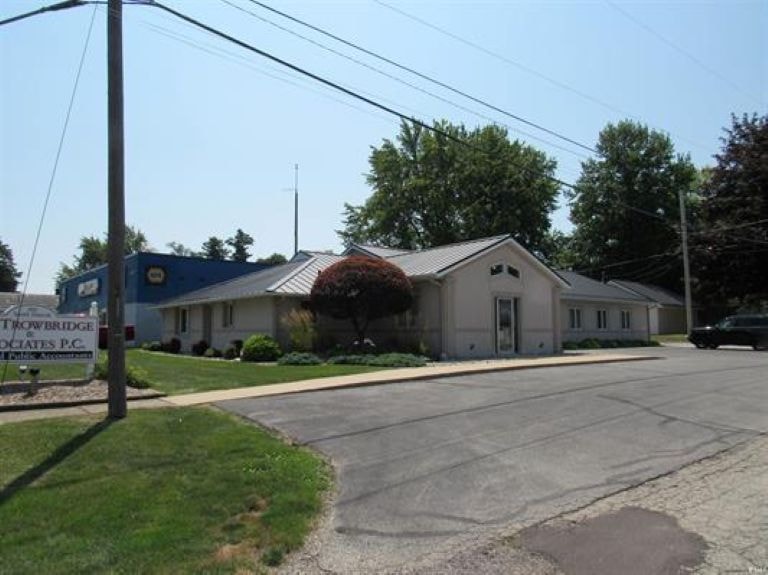 LaGrange commercial property — $525,000
